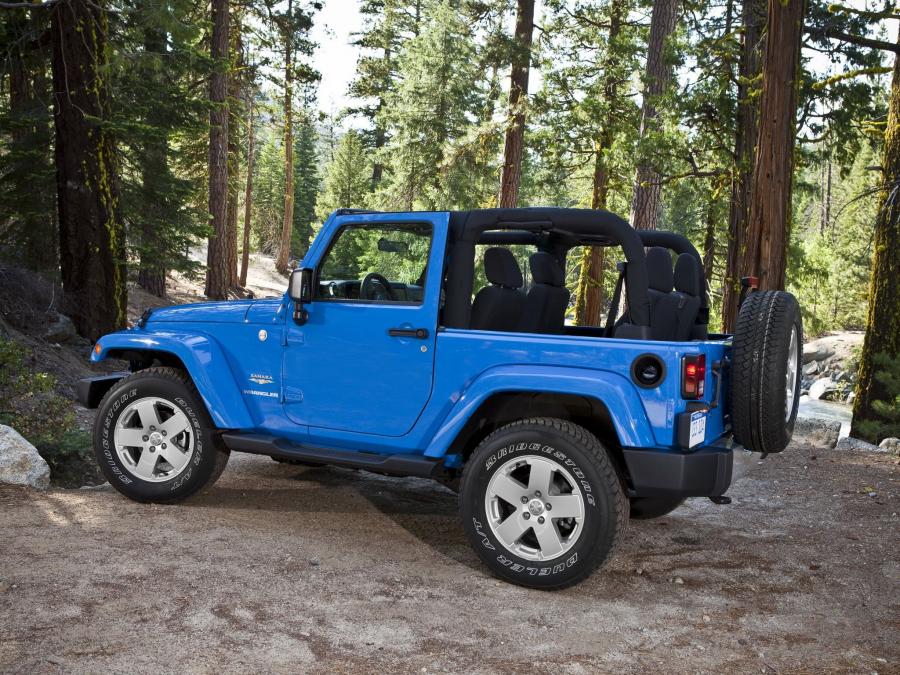  Jeep Wrangler Sahara 2010 года  (фото 5 из 8)